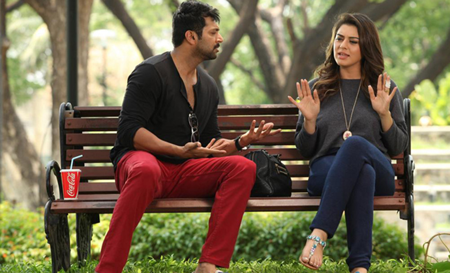 https://onlookersmedia.in/wp-content/uploads/2015/05/Romeo-Juliet-Stills-Images-Photos-Tamil-Movie-Jayam-Ravi-Hansika-Poonam-Bajwa-Tamil-Movie-2015-Onlookers-Media-38.jpg