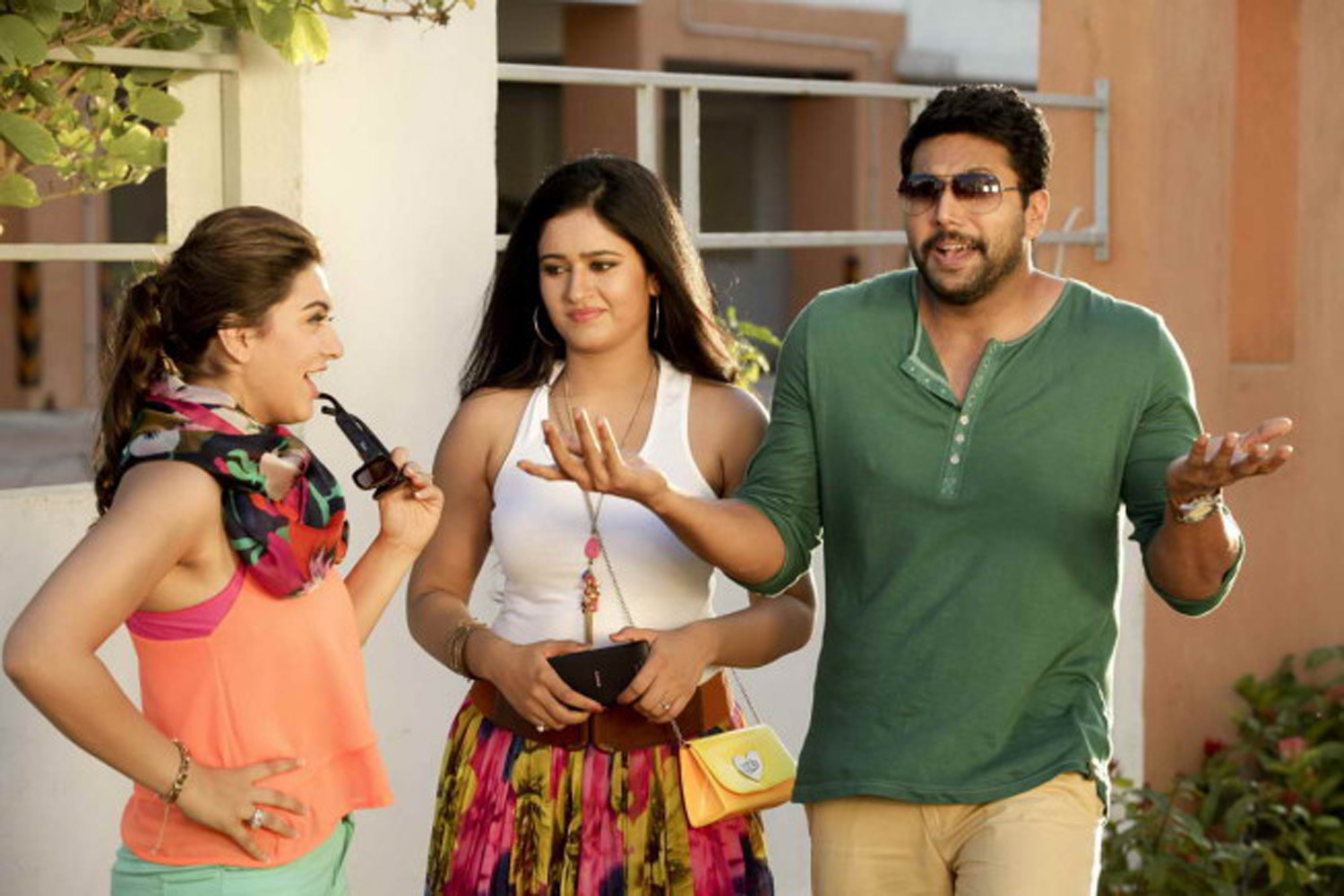 https://onlookersmedia.in/wp-content/uploads/2015/05/Romeo-Juliet-Stills-Images-Photos-Tamil-Movie-Jayam-Ravi-Hansika-Poonam-Bajwa-Tamil-Movie-2015-Onlookers-Media-67.jpg
