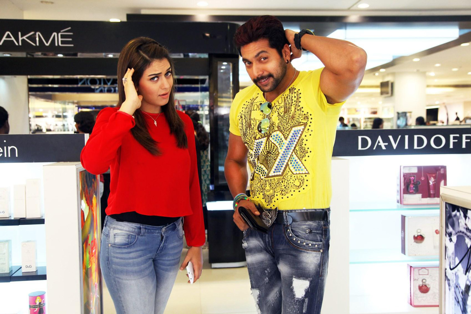 https://onlookersmedia.in/wp-content/uploads/2015/05/Romeo-Juliet-Stills-Images-Photos-Tamil-Movie-Jayam-Ravi-Hansika-Poonam-Bajwa-Tamil-Movie-2015-Onlookers-Media-8.jpg