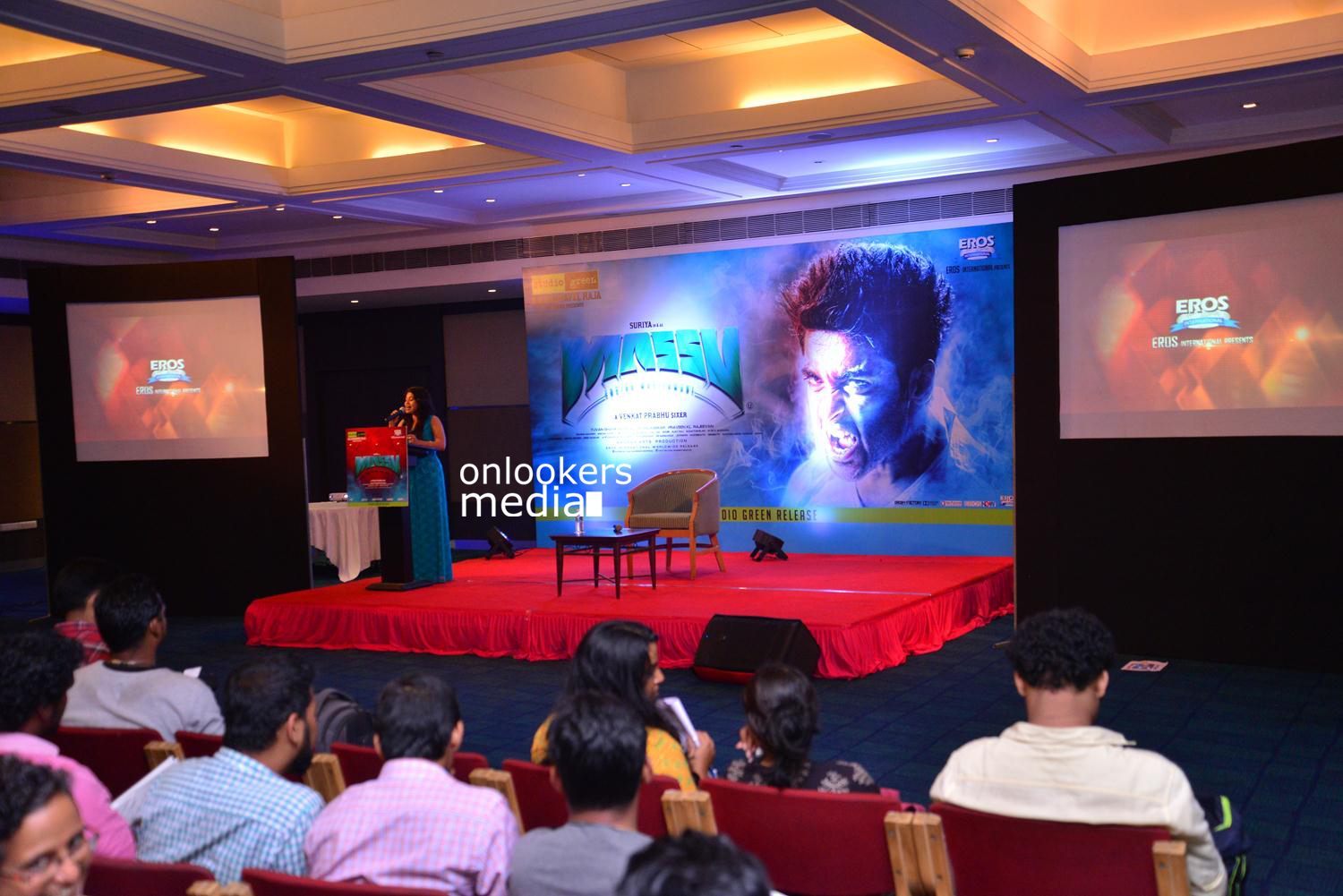 https://onlookersmedia.in/wp-content/uploads/2015/05/Suriya-at-Kochi-Mass-Press-Meet-Stills-Mass-Engira-Maasilamani-Mass-Stills-Onlookers-Media-1.jpg
