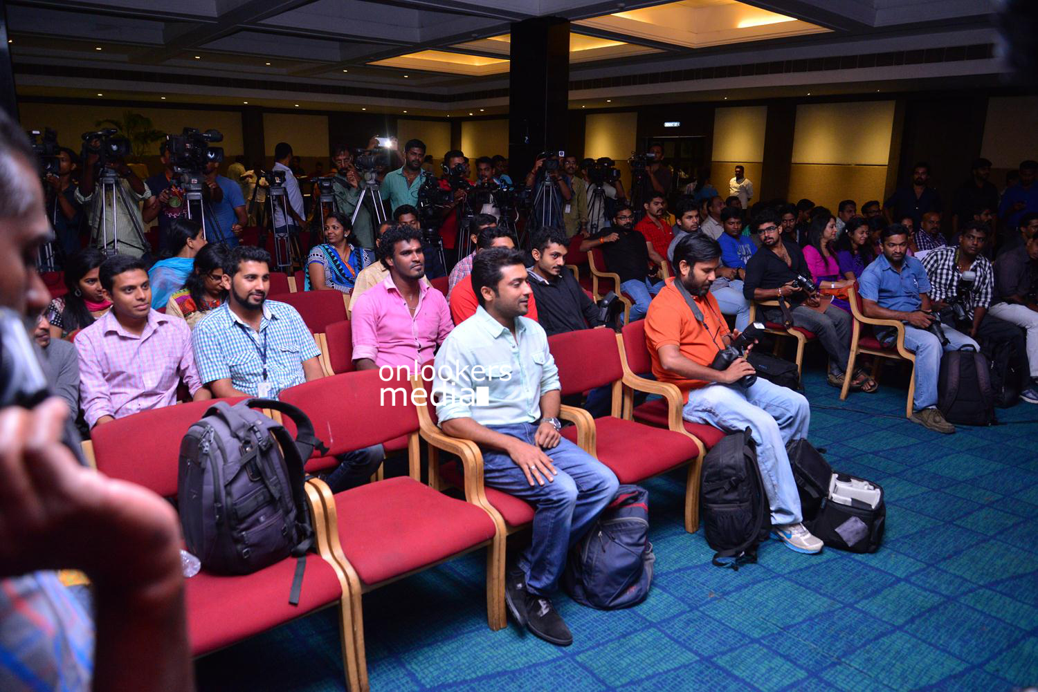 Suriya at Kochi-Mass Press Meet Stills-Mass Engira  Maasilamani-Mass Stills-Onlookers Media (13)
