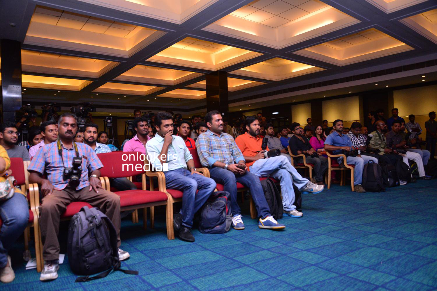 Suriya at Kochi-Mass Press Meet Stills-Mass Engira  Maasilamani-Mass Stills-Onlookers Media (15)