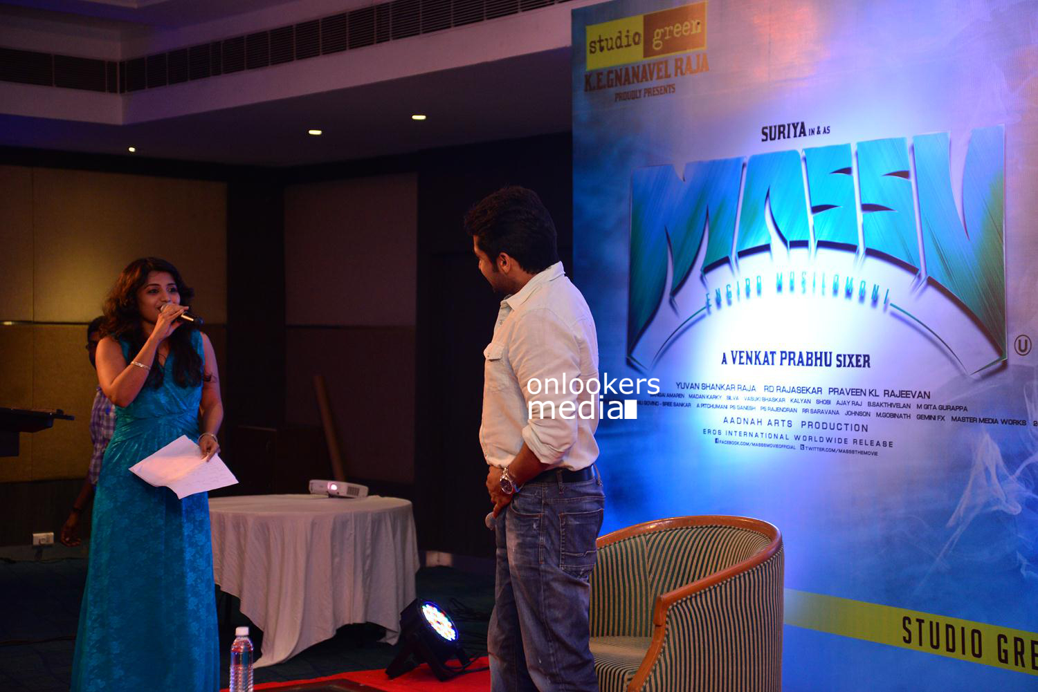 https://onlookersmedia.in/wp-content/uploads/2015/05/Suriya-at-Kochi-Mass-Press-Meet-Stills-Mass-Engira-Maasilamani-Mass-Stills-Onlookers-Media-17.jpg