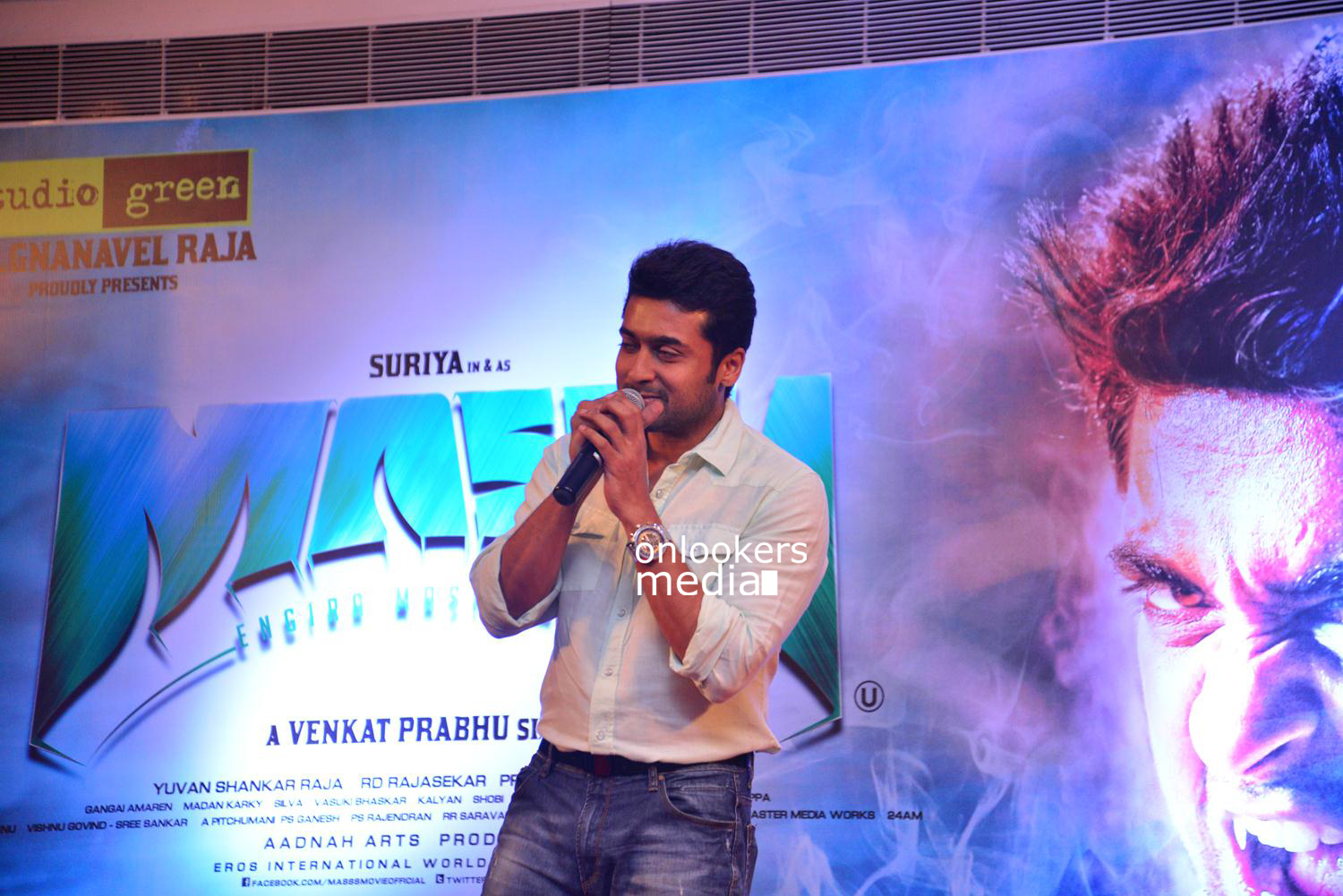 https://onlookersmedia.in/wp-content/uploads/2015/05/Suriya-at-Kochi-Mass-Press-Meet-Stills-Mass-Engira-Maasilamani-Mass-Stills-Onlookers-Media-22.jpg