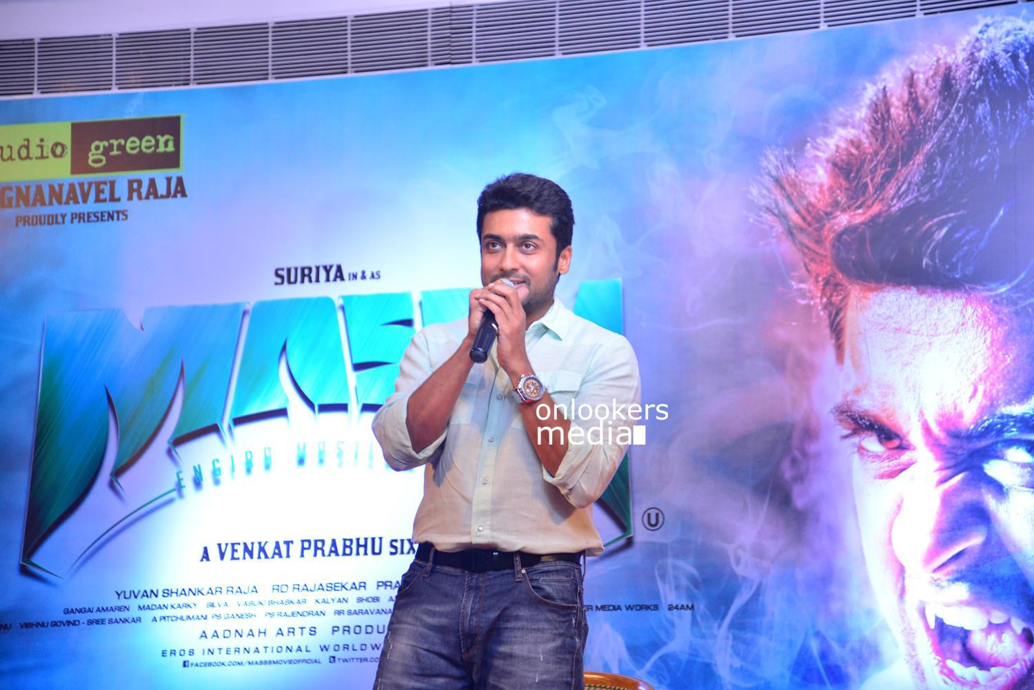 https://onlookersmedia.in/wp-content/uploads/2015/05/Suriya-at-Kochi-Mass-Press-Meet-Stills-Mass-Engira-Maasilamani-Mass-Stills-Onlookers-Media-24.jpg