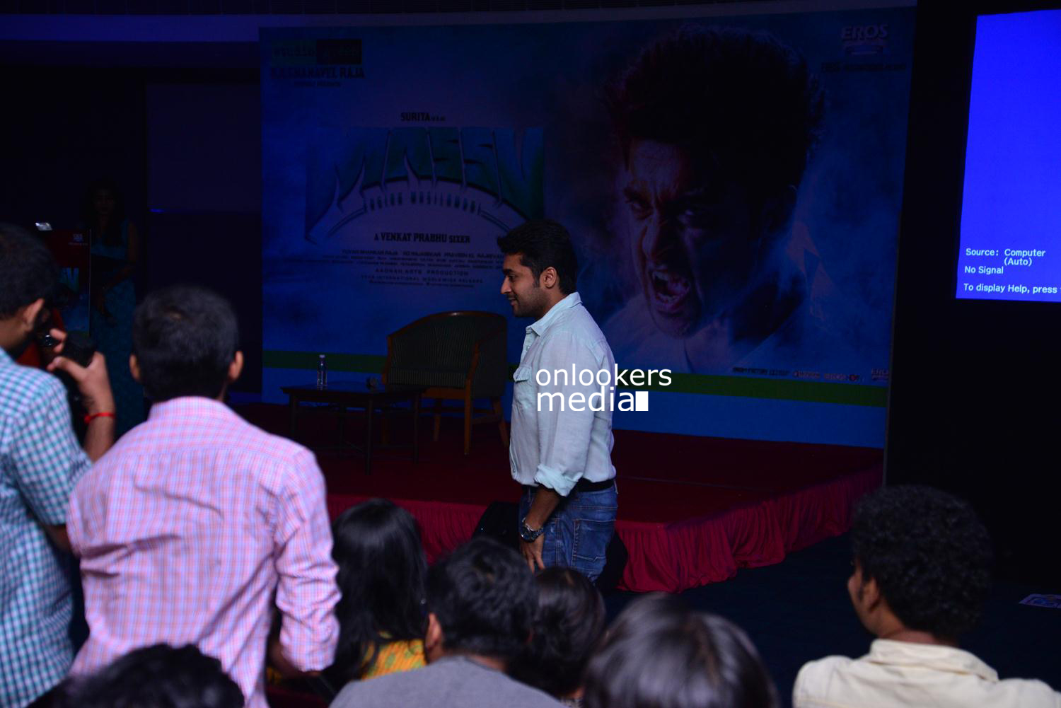 https://onlookersmedia.in/wp-content/uploads/2015/05/Suriya-at-Kochi-Mass-Press-Meet-Stills-Mass-Engira-Maasilamani-Mass-Stills-Onlookers-Media-4.jpg
