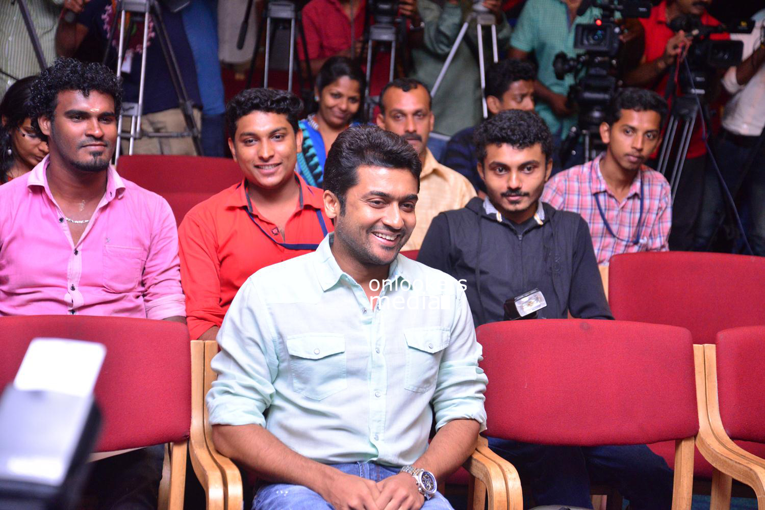 Suriya at Kochi-Mass Press Meet Stills-Mass Engira  Maasilamani-Mass Stills-Onlookers Media (5)