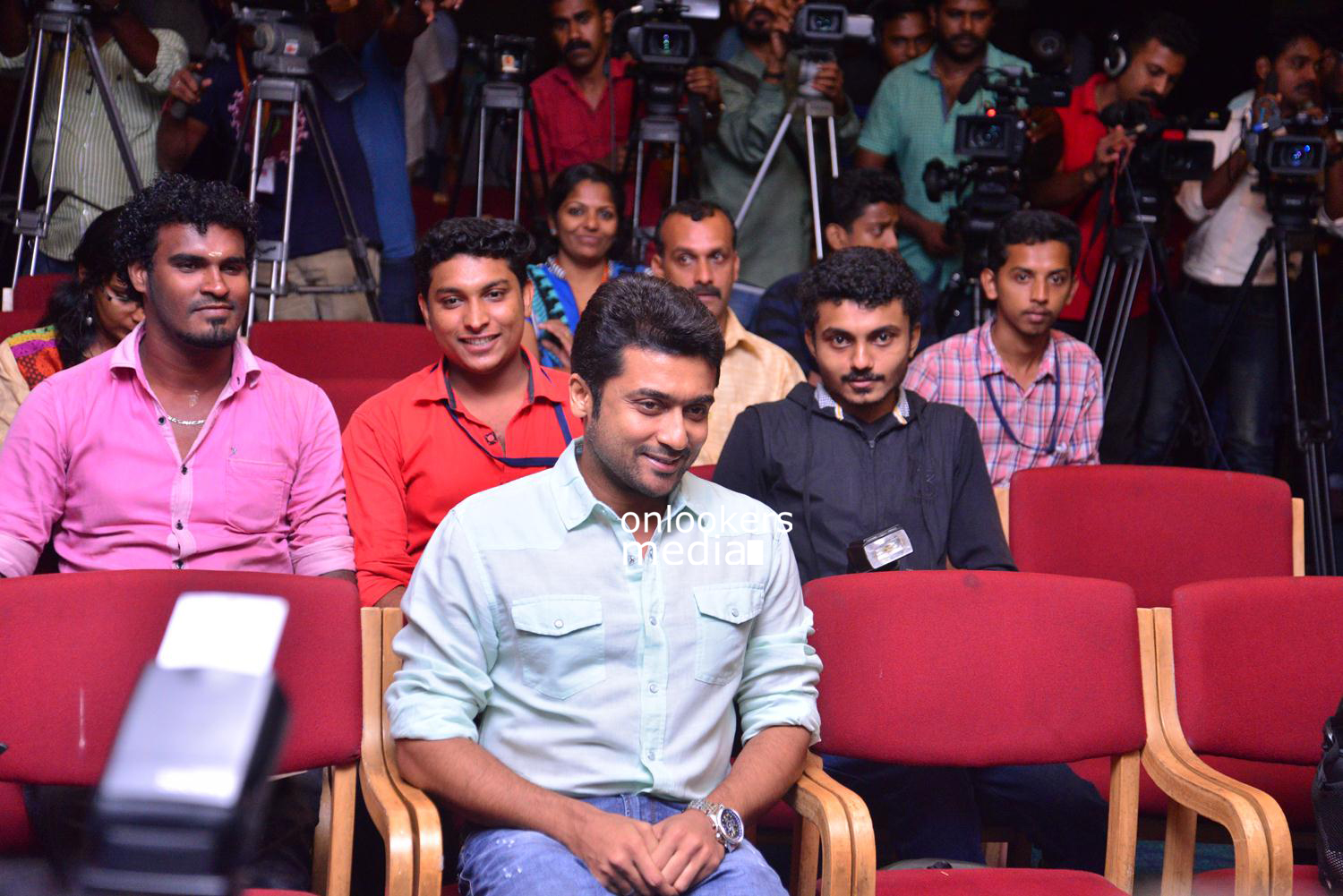 Suriya at Kochi-Mass Press Meet Stills-Mass Engira  Maasilamani-Mass Stills-Onlookers Media (6)