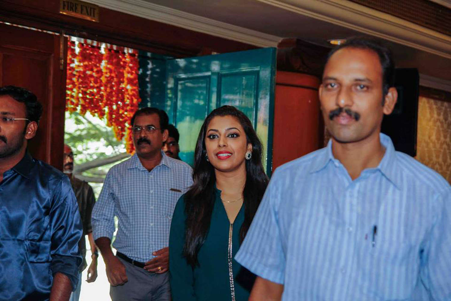 https://onlookersmedia.in/wp-content/uploads/2015/05/Utopiayile-Rajavu-Pooja-Stills-Photos-Images-Mammootty-Jewel-Mary-Kamal-Onlookers-Media-14.jpg