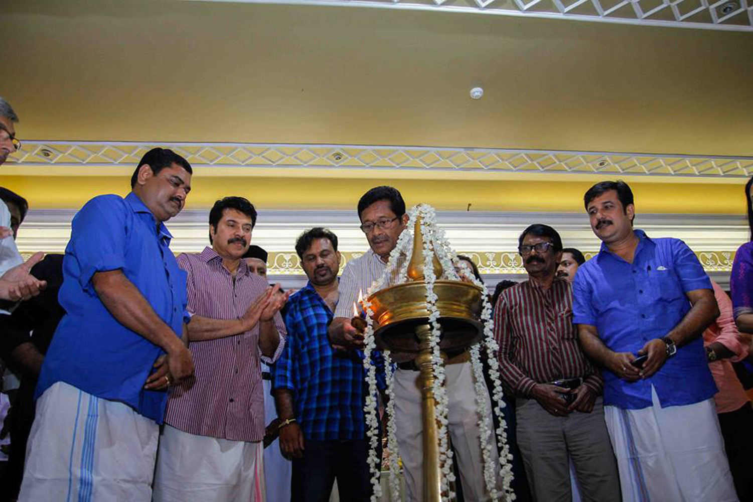 https://onlookersmedia.in/wp-content/uploads/2015/05/Utopiayile-Rajavu-Pooja-Stills-Photos-Images-Mammootty-Jewel-Mary-Kamal-Onlookers-Media-151.jpg