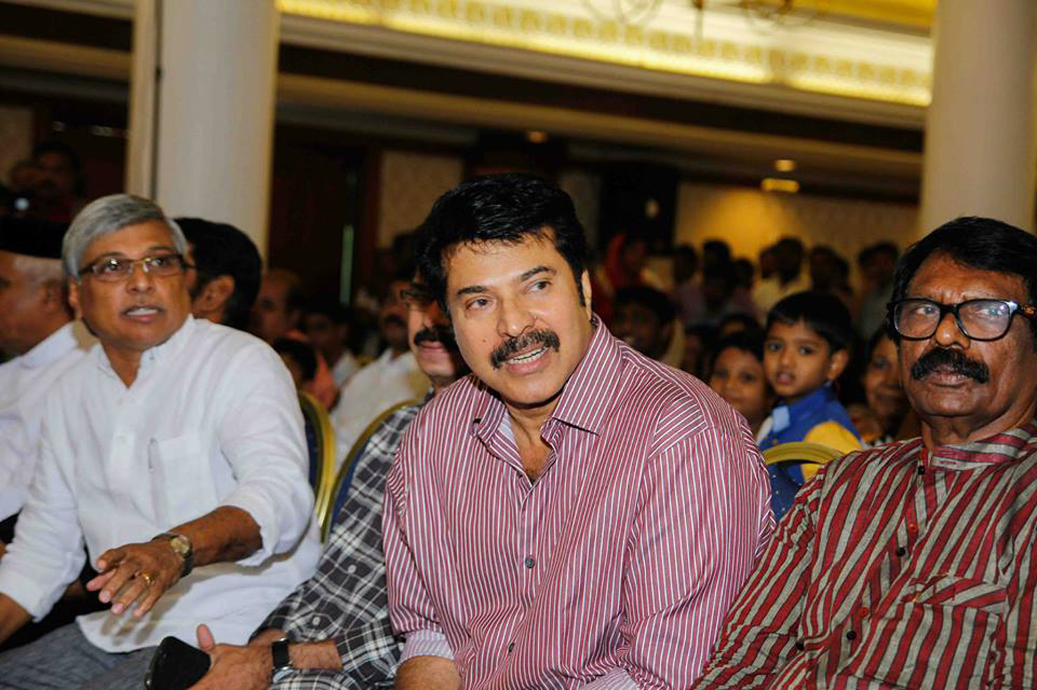 https://onlookersmedia.in/wp-content/uploads/2015/05/Utopiayile-Rajavu-Pooja-Stills-Photos-Images-Mammootty-Jewel-Mary-Kamal-Onlookers-Media-8.jpg