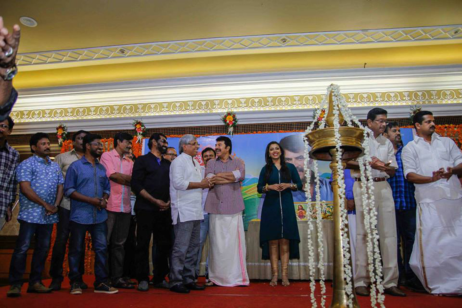 https://onlookersmedia.in/wp-content/uploads/2015/05/Utopiayile-Rajavu-Pooja-Stills-Photos-Images-Mammootty-Jewel-Mary-Kamal-Onlookers-Media-9.jpg