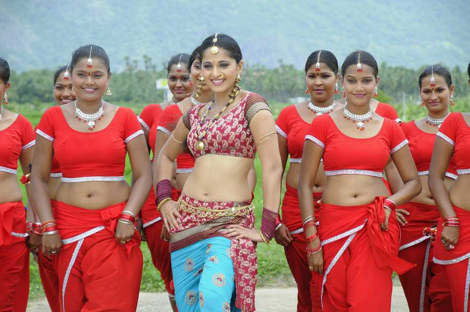 https://onlookersmedia.in/wp-content/uploads/2015/06/Actress-Gallery-4-Tamil-Telugu-Actress-Stills-Photos-471.jpg