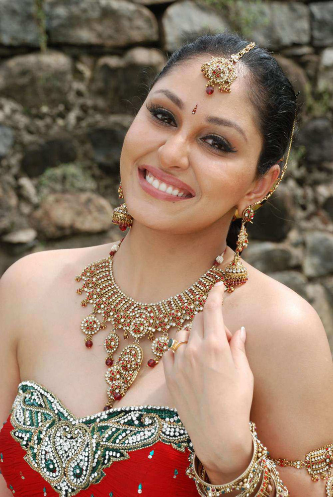 https://onlookersmedia.in/wp-content/uploads/2015/06/Actress-Gallery-4-Tamil-Telugu-Actress-Stills-Photos-81.jpg