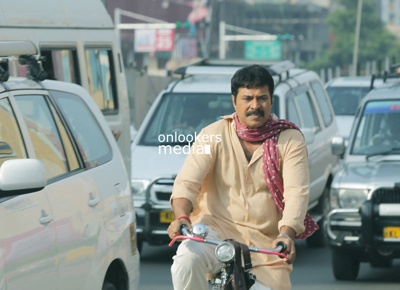 Mammootty in Acha Dhin-Stills-Images-Photos-Malayalam Movie 2015-Onlookers Media (6)