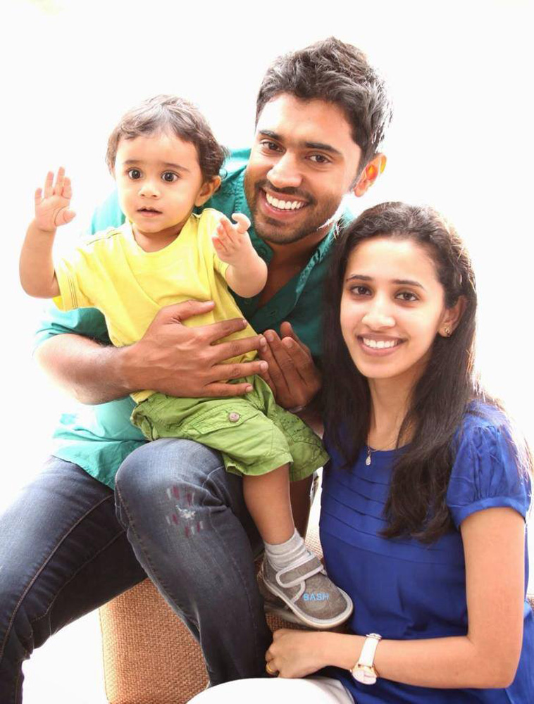 https://onlookersmedia.in/wp-content/uploads/2015/06/Nivin-Pauly-Family-Stills-Images-Rare-Photos-Rinna-Joy-Daveed-Pauly-7.jpg