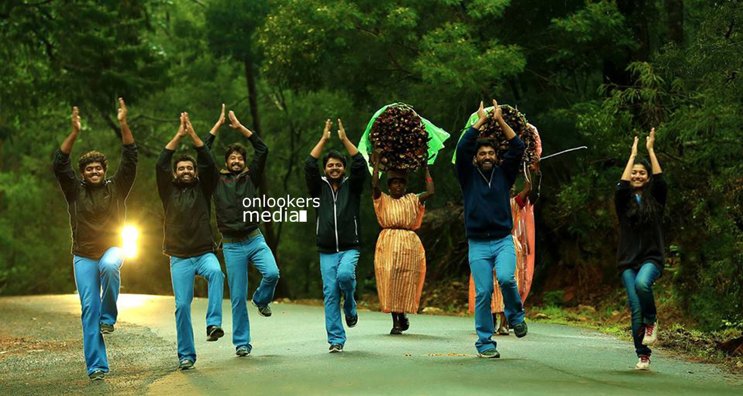 https://onlookersmedia.in/wp-content/uploads/2015/06/Nivin-Pauly-Sai-Pallavi-in-Premam-Stills-Images-Onlookers-Media-5.jpg