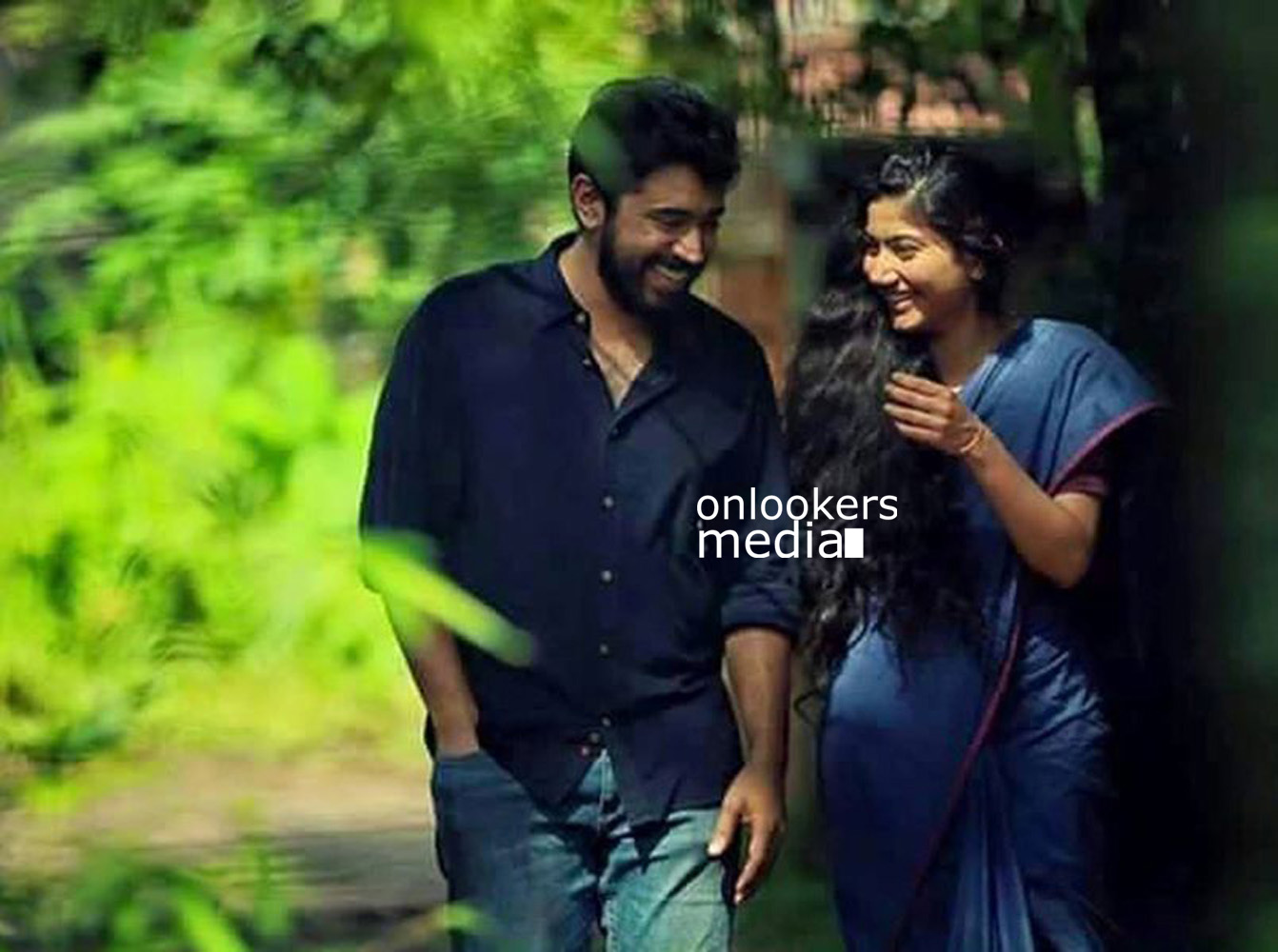 https://onlookersmedia.in/wp-content/uploads/2015/06/Nivin-Pauly-Sai-Pallavi-in-Premam-Stills-Images-Onlookers-Media-7.jpg