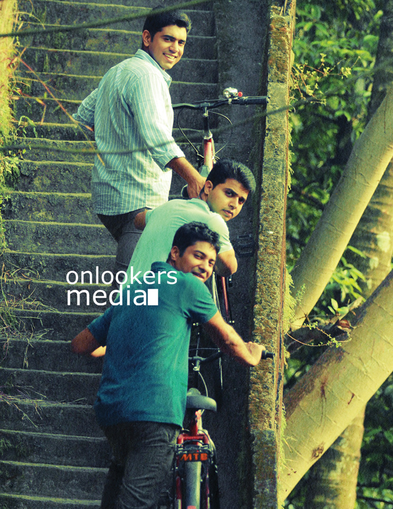 https://onlookersmedia.in/wp-content/uploads/2015/06/Nivin-Pauly-Shabareesh-Varma-Krishna-Shankar-in-Premam-Stills-Images-Onlookers-Media-2.jpg