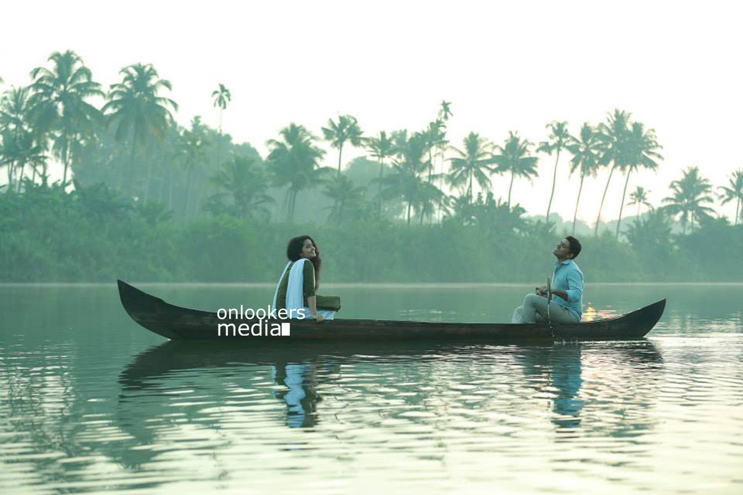 https://onlookersmedia.in/wp-content/uploads/2015/06/Premam-Stills-Images-Nivin-Pauly-Sai-Palalvi-Anupama-Parameswaran-Madonna-Sebastian-Onlookers-Media-4.jpg