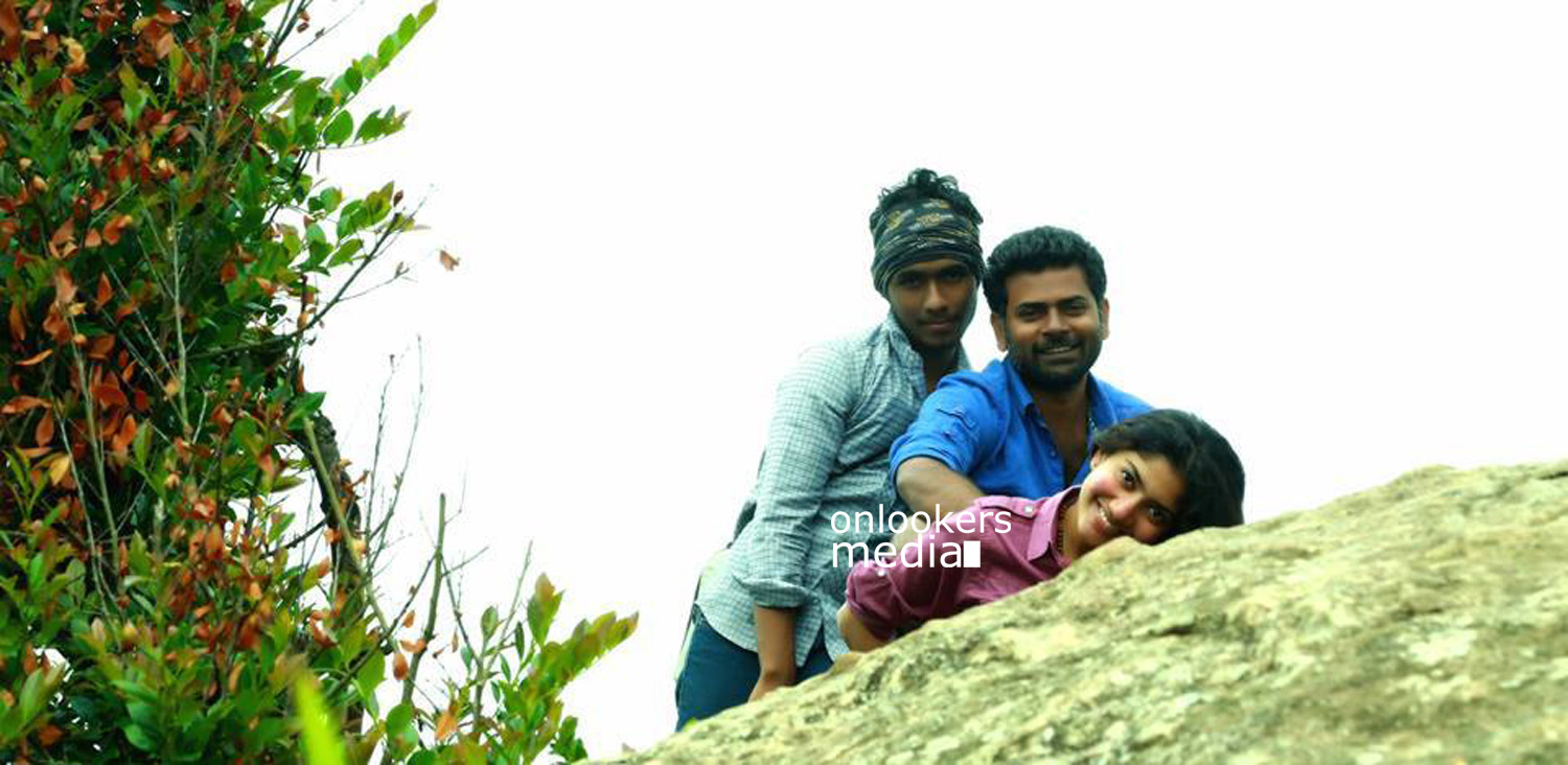 https://onlookersmedia.in/wp-content/uploads/2015/06/Premam-Stills-Images-Nivin-Pauly-Sai-Palalvi-Anupama-Parameswaran-Madonna-Sebastian-Onlookers-Media-8.jpg