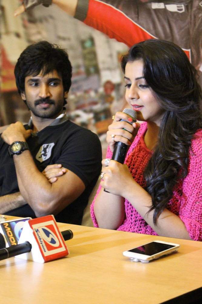 https://onlookersmedia.in/wp-content/uploads/2015/06/Yagavarayinum-Naa-Kaakka-Press-Meet-Stills-Aadhi-Nikki-Galrani-Tamil-Movie-2015-Onlookers-Media-35.jpg