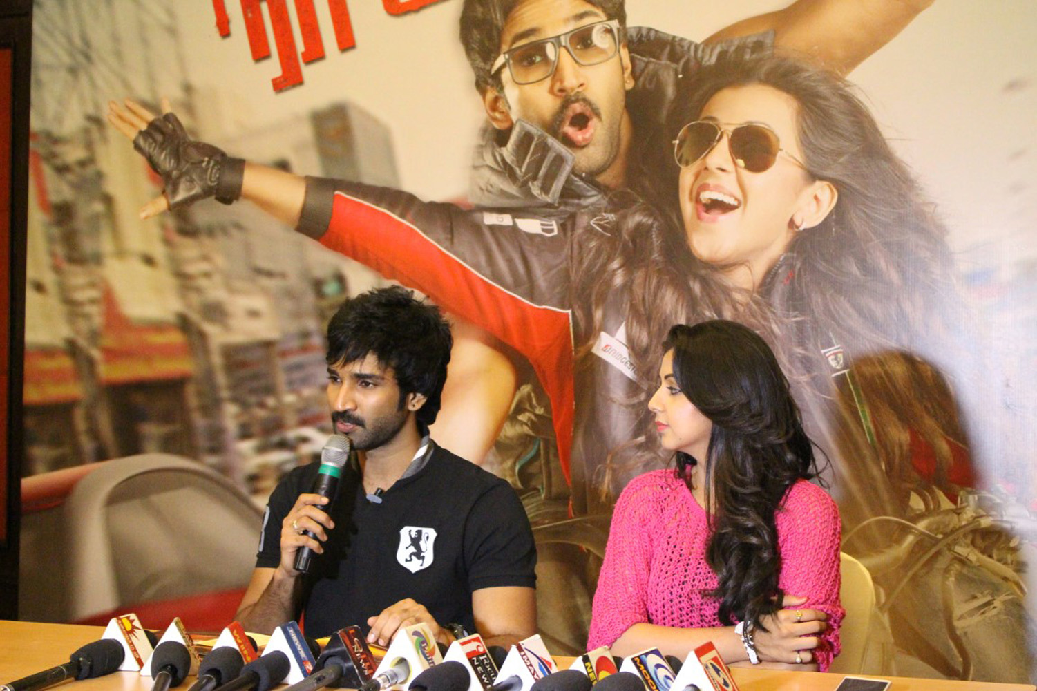 Yagavarayinum Naa Kaakka Press Meet Stills-Aadhi-Nikki Galrani-Tamil Movie 2015-Onlookers Media (39)