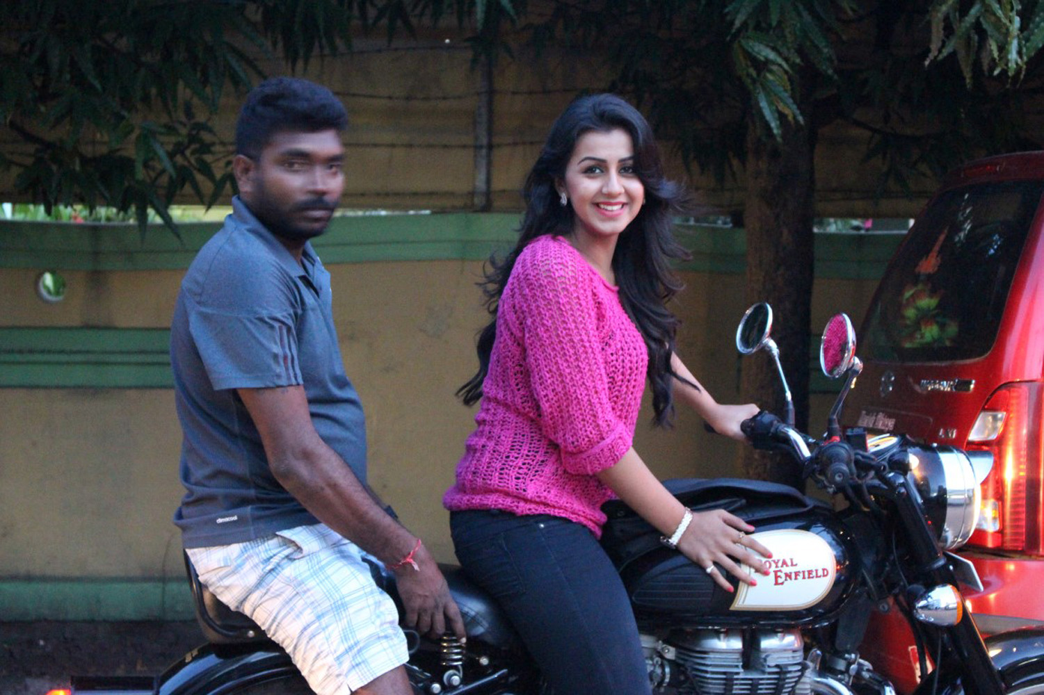 https://onlookersmedia.in/wp-content/uploads/2015/06/Yagavarayinum-Naa-Kaakka-Press-Meet-Stills-Aadhi-Nikki-Galrani-Tamil-Movie-2015-Onlookers-Media-8.jpg