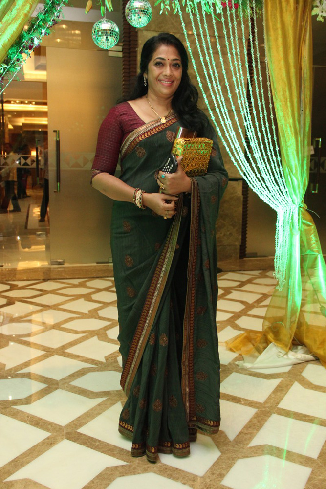 https://onlookersmedia.in/wp-content/uploads/2015/07/Actress-Lekha-at-Vendhar-Movies-Dheeraj-Madhan-Birthday-Celebration-Function-1.jpg