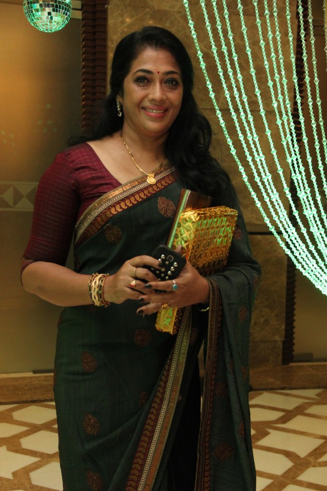 https://onlookersmedia.in/wp-content/uploads/2015/07/Actress-Lekha-at-Vendhar-Movies-Dheeraj-Madhan-Birthday-Celebration-Function-2.jpg