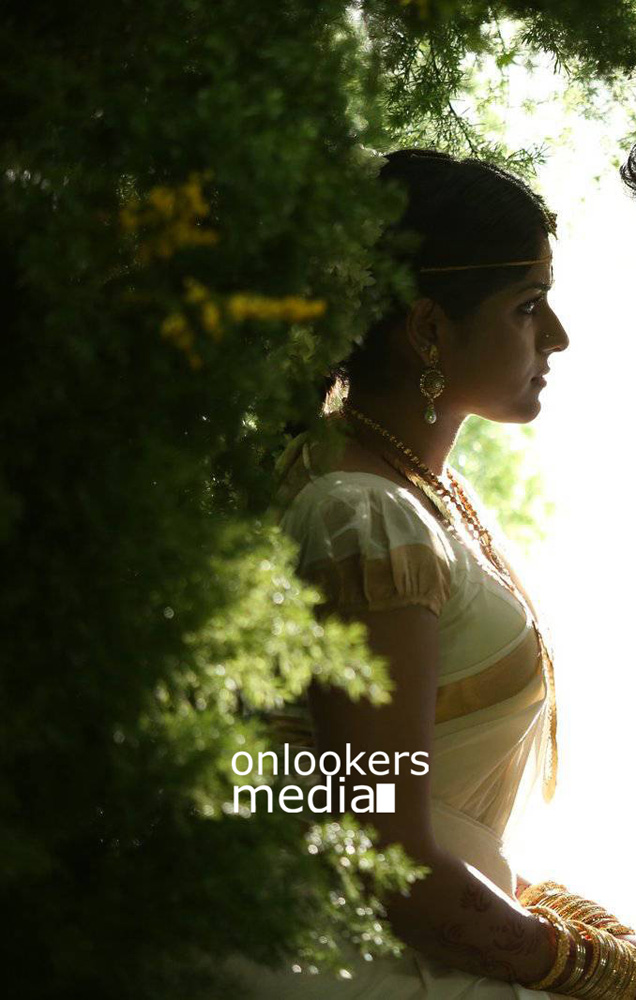 https://onlookersmedia.in/wp-content/uploads/2015/07/Chandini-Sreedharan-Stills-KL10-Pathu-Actress-Stills-Photos-31.jpg