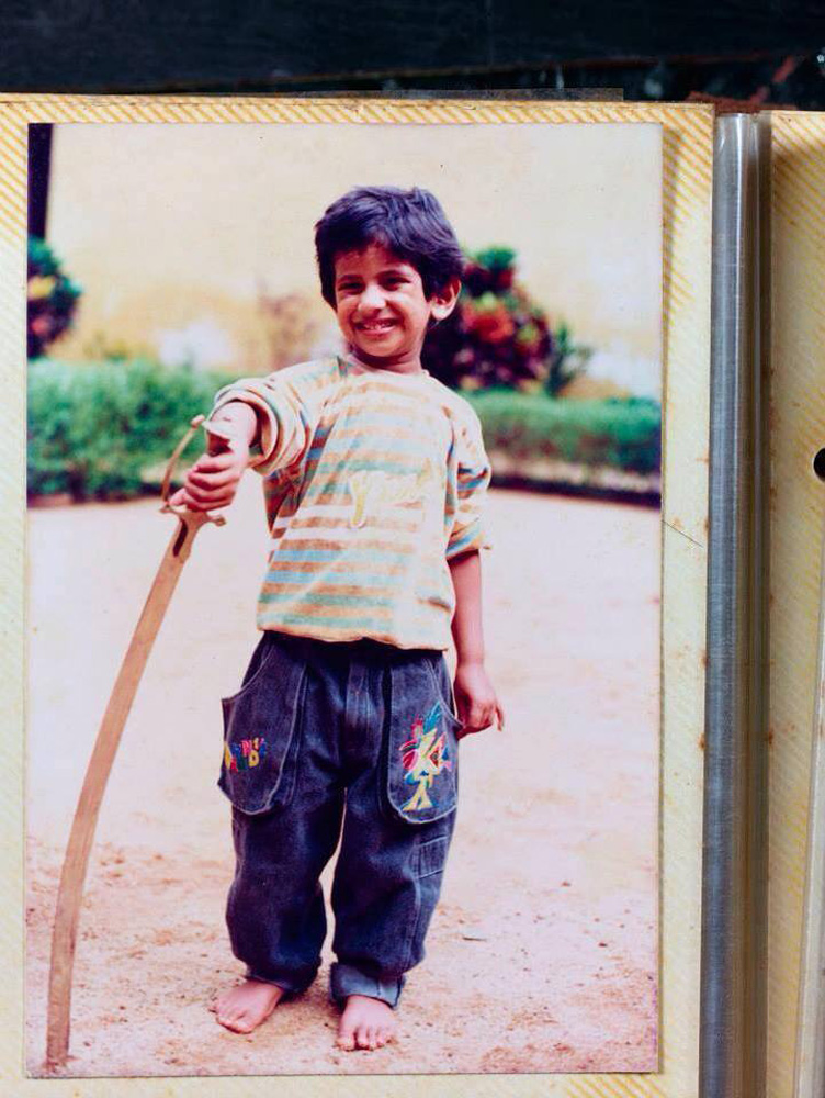 https://onlookersmedia.in/wp-content/uploads/2015/07/Dulquer-Salmaan-childhood-stills-4.jpg