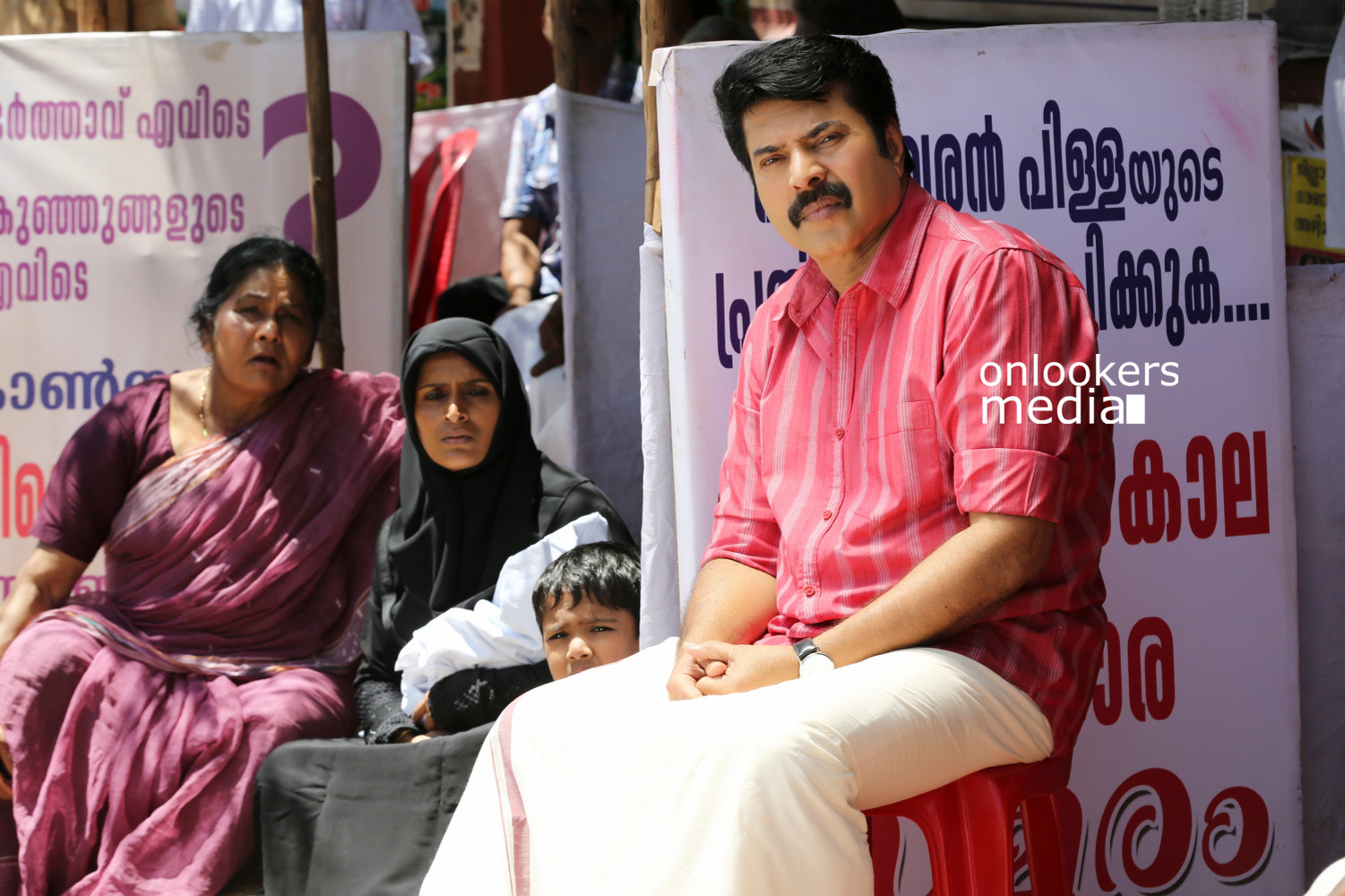 https://onlookersmedia.in/wp-content/uploads/2015/07/Mammootty-in-Utopiayile-Rajavu-Stillls-Images-Photos-6.jpg