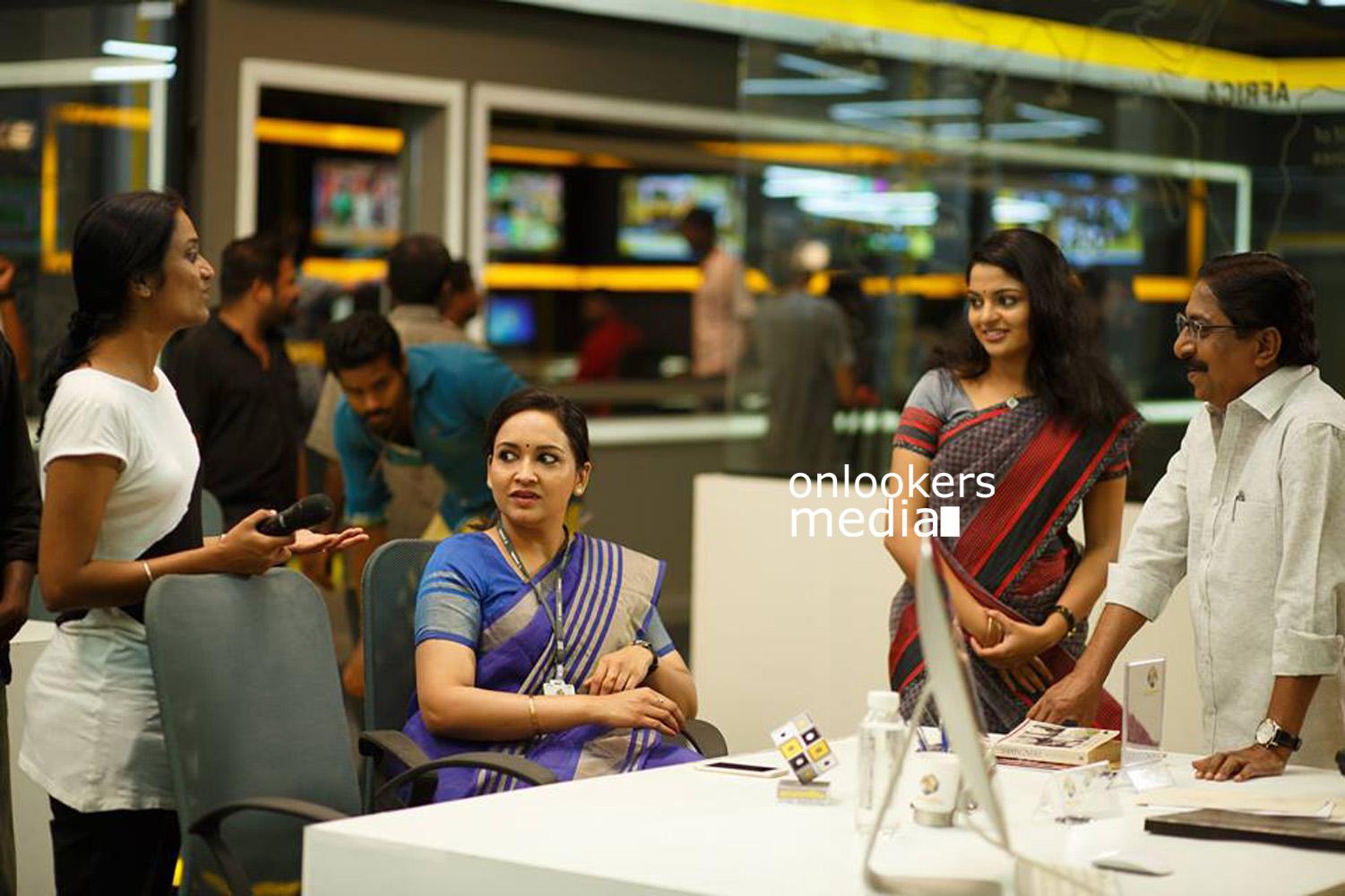http://onlookersmedia.in/wp-content/uploads/2015/07/Nikhila-Vimal-Stills-Love-24X7-Actress-Stills-Images-Photos-16.jpg