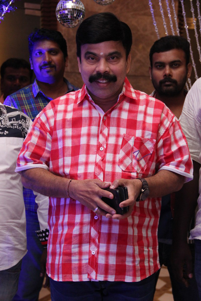 https://onlookersmedia.in/wp-content/uploads/2015/07/Powerstar-at-Vendhar-Movies-Dheeraj-Madhan-Birthday-Celebration-Function.jpg