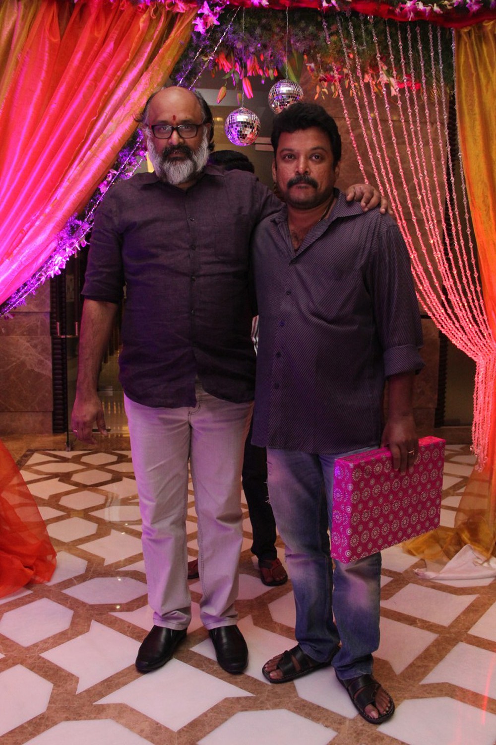 https://onlookersmedia.in/wp-content/uploads/2015/07/Vendhar-Movies-Dheeraj-Madhan-Birthday-Celebration-Stills-13.jpg