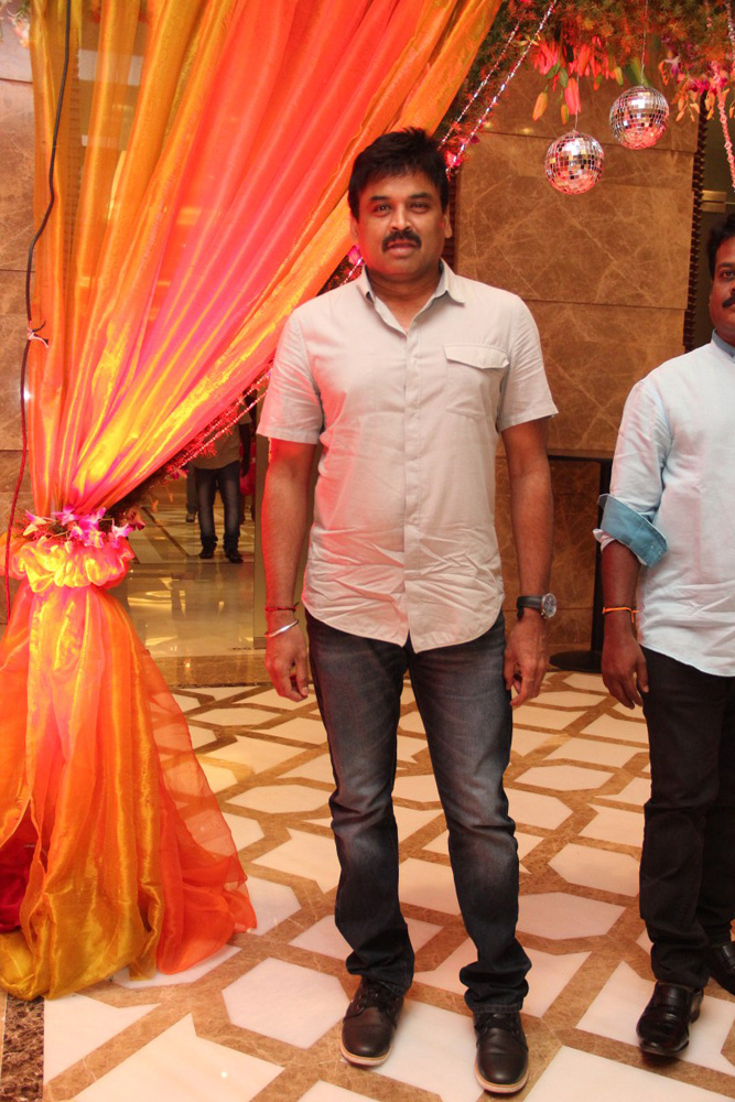 https://onlookersmedia.in/wp-content/uploads/2015/07/Vendhar-Movies-Dheeraj-Madhan-Birthday-Celebration-Stills-26.jpg
