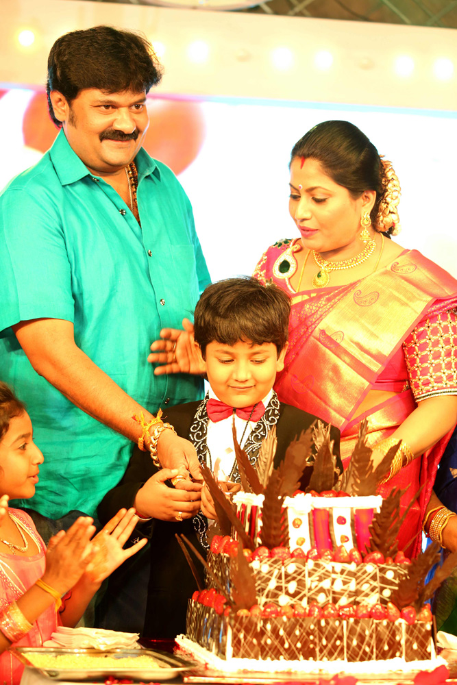https://onlookersmedia.in/wp-content/uploads/2015/07/Vendhar-Movies-Dheeraj-Madhan-Birthday-Celebration-Stills-3.jpg