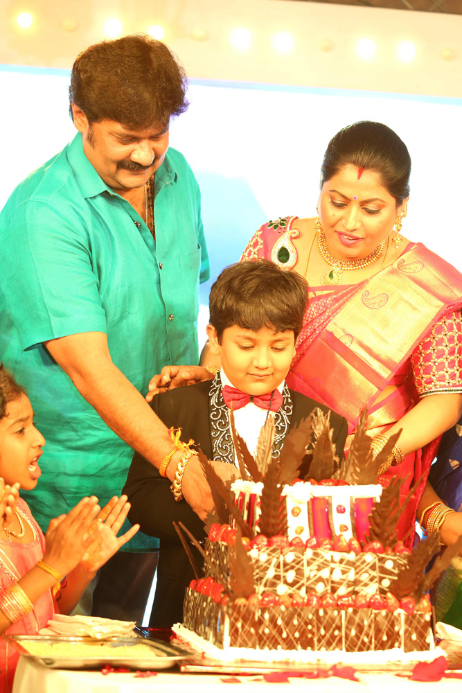 https://onlookersmedia.in/wp-content/uploads/2015/07/Vendhar-Movies-Dheeraj-Madhan-Birthday-Celebration-Stills-4.jpg