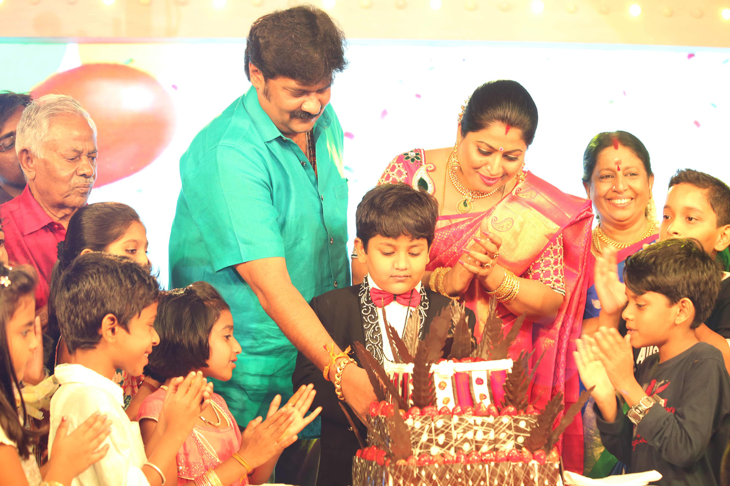 https://onlookersmedia.in/wp-content/uploads/2015/07/Vendhar-Movies-Dheeraj-Madhan-Birthday-Celebration-Stills-5.jpg