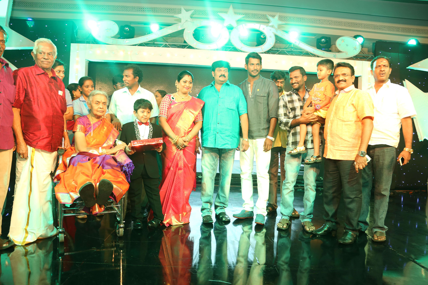 https://onlookersmedia.in/wp-content/uploads/2015/07/Vendhar-Movies-Dheeraj-Madhan-Birthday-Celebration-Stills-6.jpg