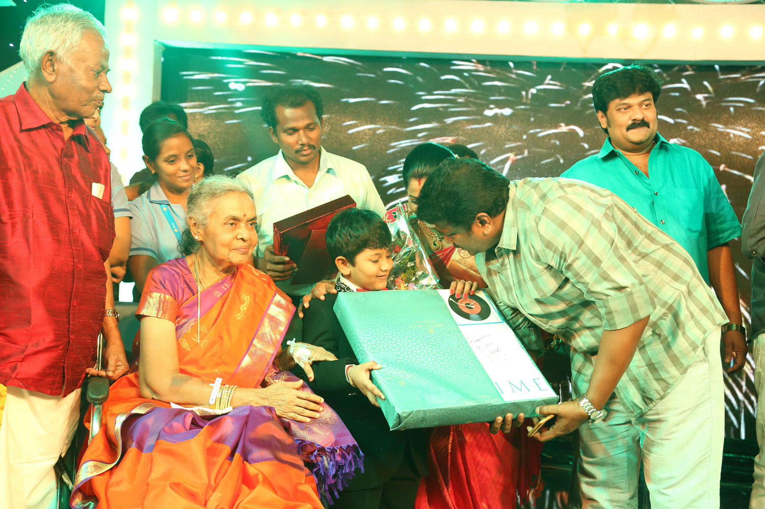 https://onlookersmedia.in/wp-content/uploads/2015/07/Vendhar-Movies-Dheeraj-Madhan-Birthday-Celebration-Stills-7.jpg