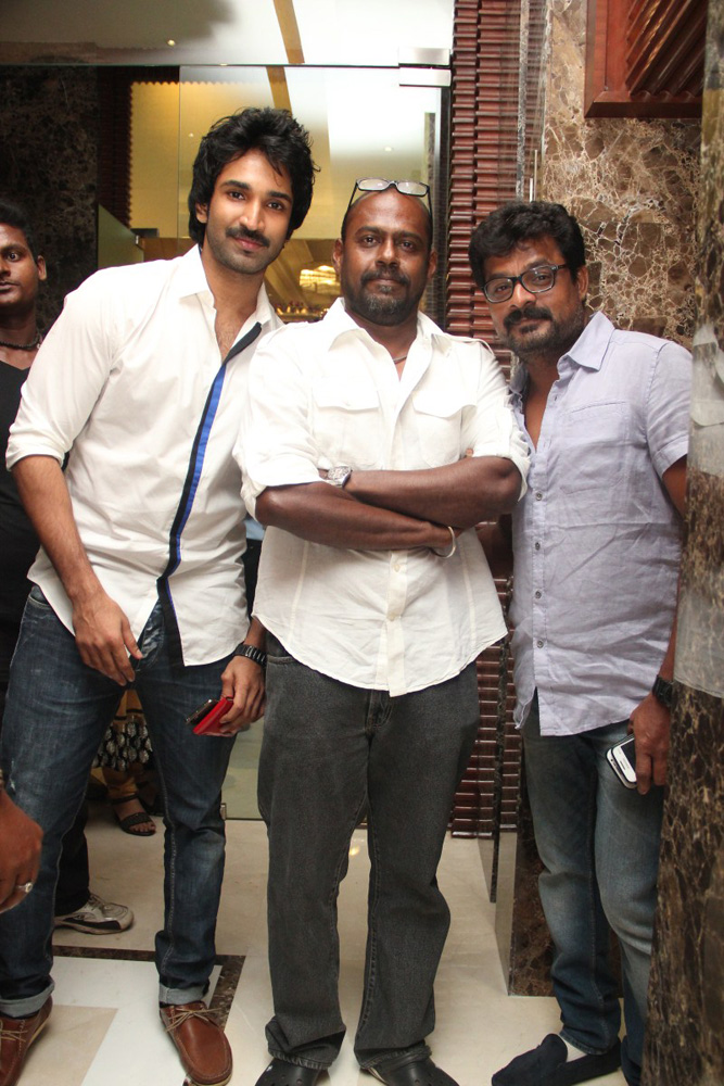 https://onlookersmedia.in/wp-content/uploads/2015/07/Vendhar-Movies-Dheeraj-Madhan-Birthday-Celebration-Stills-83.jpg