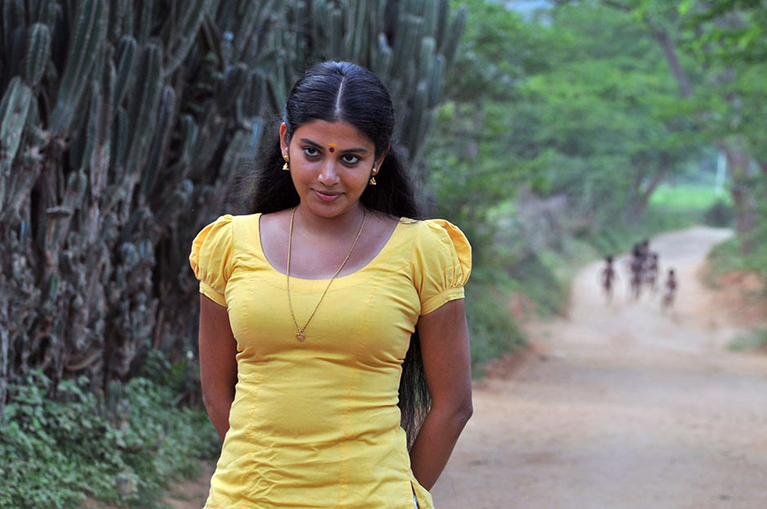 https://onlookersmedia.in/wp-content/uploads/2015/08/Actress-Gallery-7-Tamil-Telugu-Kannada-Actress-11.jpg