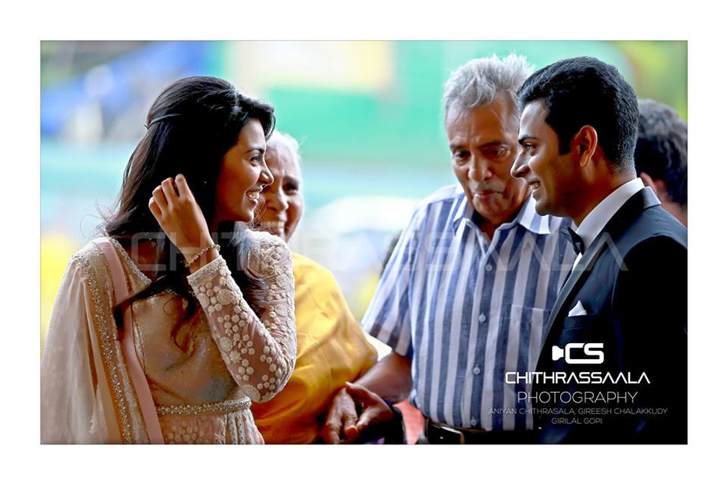 https://onlookersmedia.in/wp-content/uploads/2015/08/Alphonse-Puthren-Engagement-Stills-Aleena-Mary-Antony-12.jpg