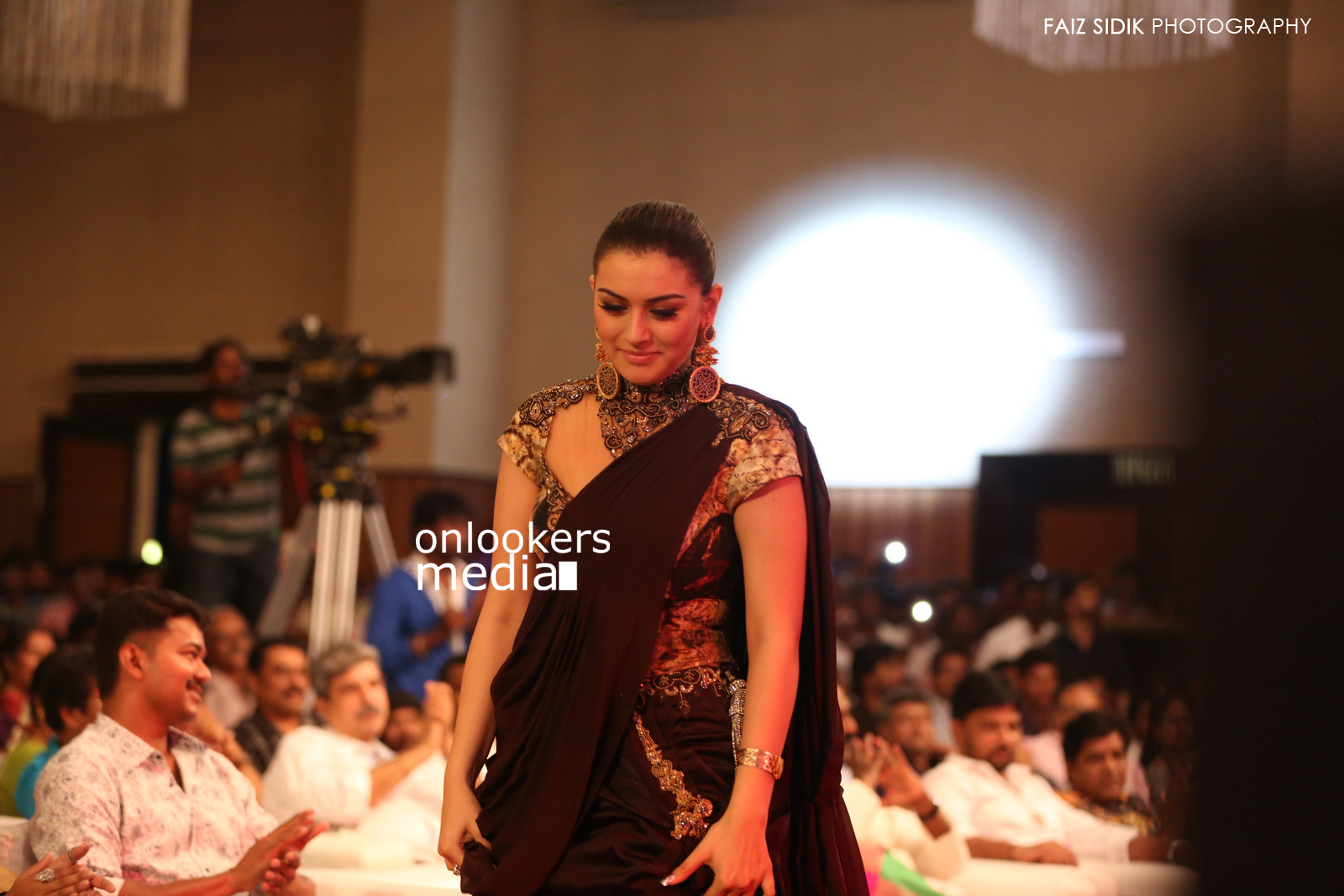 https://onlookersmedia.in/wp-content/uploads/2015/08/Hansika-at-Puli-Audio-Launch-Function-Stills-Images-2.jpg