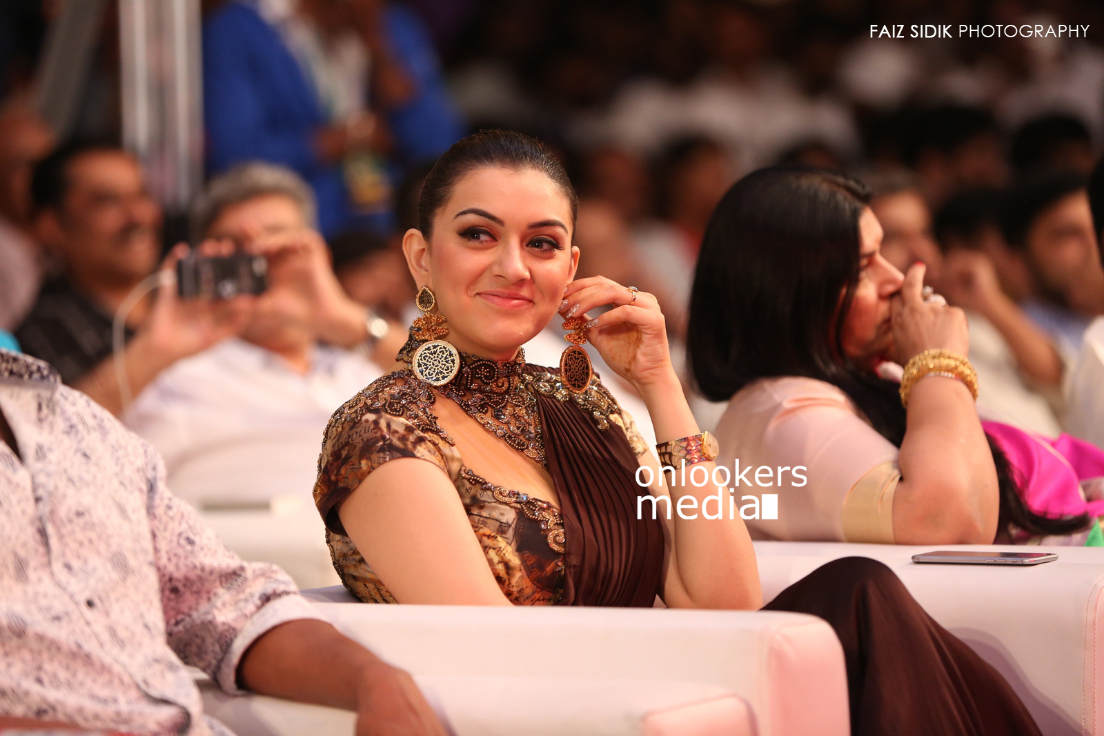 https://onlookersmedia.in/wp-content/uploads/2015/08/Hansika-at-Puli-Audio-Launch-Function-Stills-Images-5.jpg