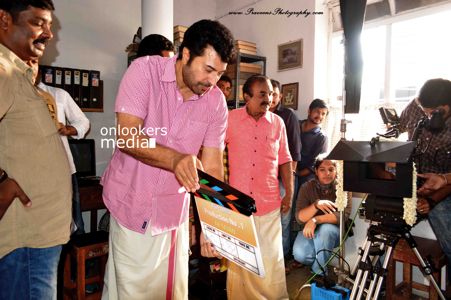 https://onlookersmedia.in/wp-content/uploads/2015/08/Mammootty-in-Puthiya-Niyamam-AK-Sajan-Movie-Stills-Photos-24.jpg