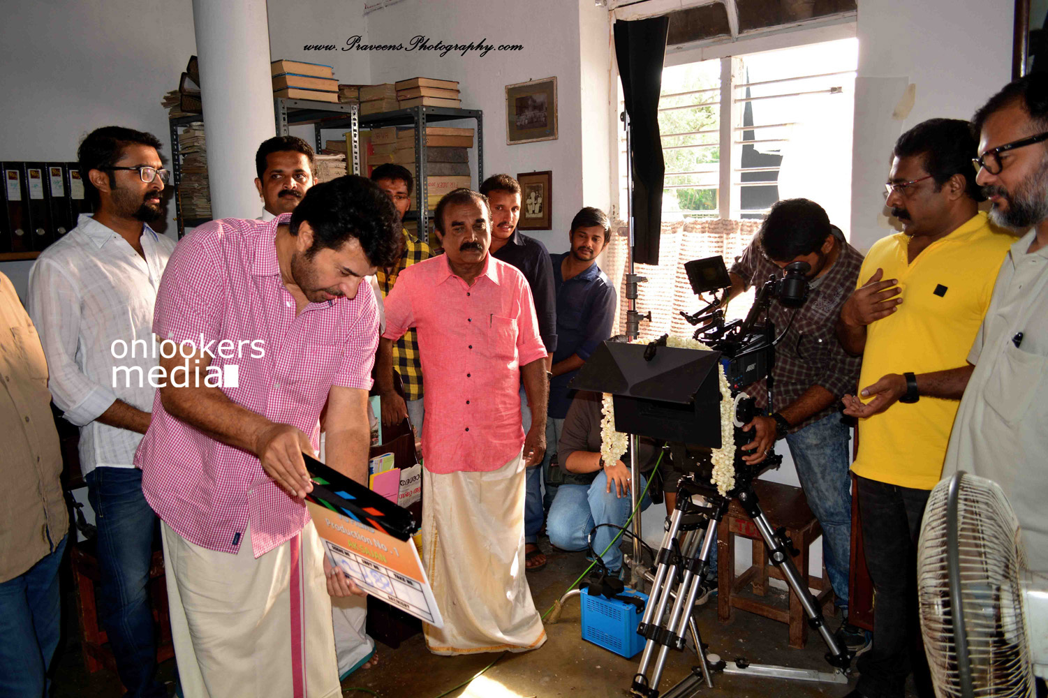 https://onlookersmedia.in/wp-content/uploads/2015/08/Mammootty-in-Puthiya-Niyamam-AK-Sajan-Movie-Stills-Photos-25.jpg