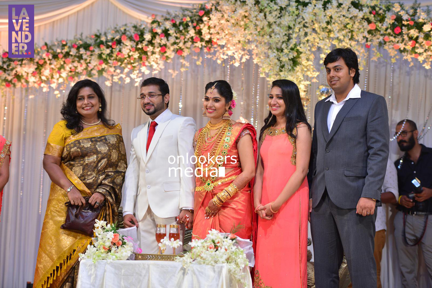 https://onlookersmedia.in/wp-content/uploads/2015/08/Muktha-Wedding-Reception-Stills-Photos-25.jpg